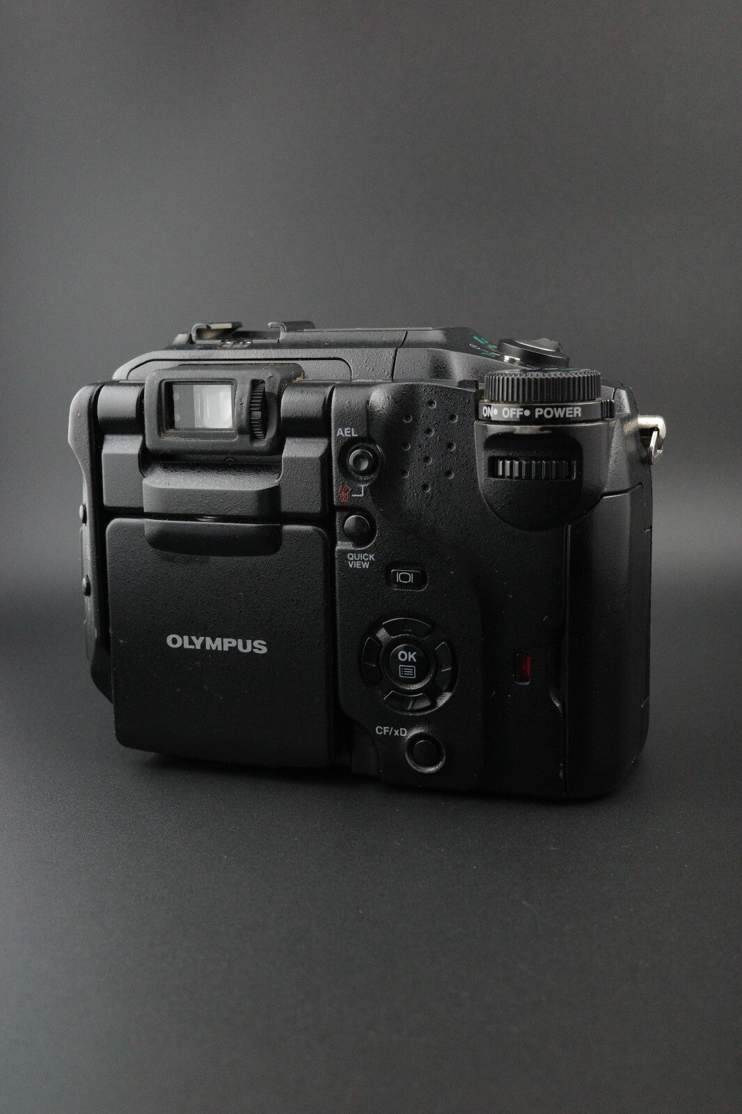 Olympus C-5060 Wide Zoom 5.1MP Digital Camera, 1GB Lexar CF Card & Bag - Working