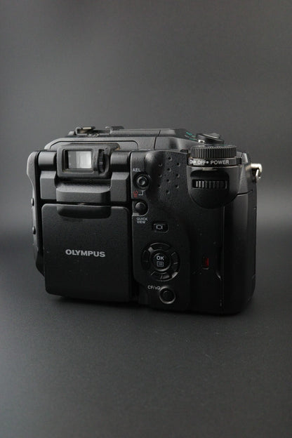 Olympus C-5060 Wide Zoom 5.1MP Digital Camera, 1GB Lexar CF Card & Bag - Working