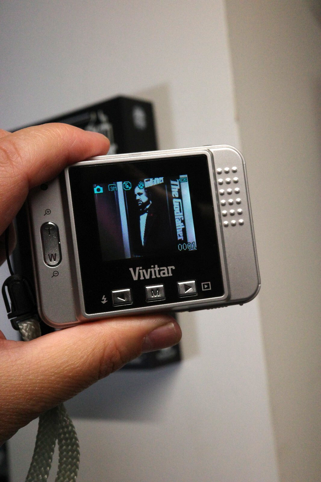 Vivitar Vivicam 5018 Y2K Compact 5.1MP Digital Camera & Batteries - Working