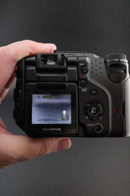 Olympus CAMEDIA C-5060 Retro 5.1MP Flip Screen Digital Camera + Card - Working