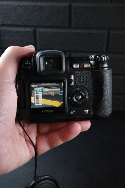 Fujifilm FinePix S5600 5.1MP Digital Bridge Camera + 1GB XD Card Tested Working
