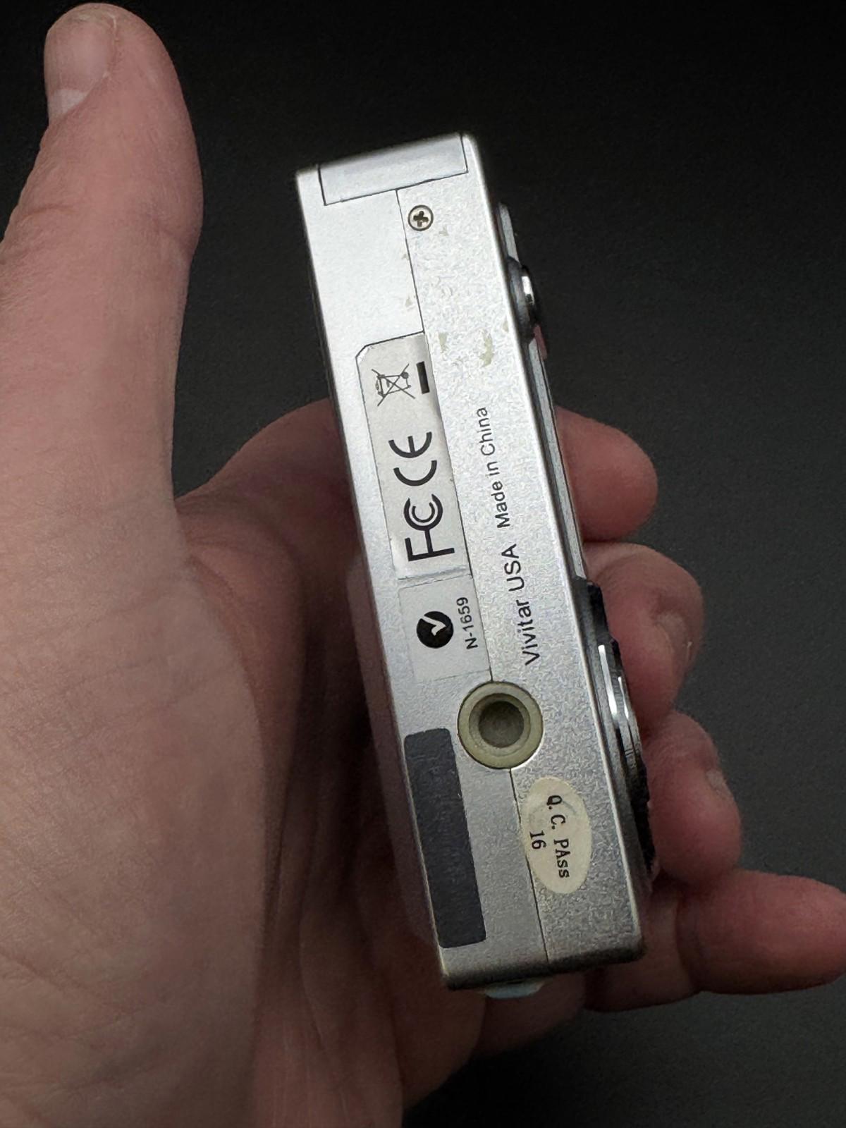 Vivitar Vivicam 3720 3MP Digital Camera + Box, Case & Batteries - Fully Working