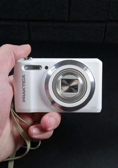 Praktica Luxmedia Z212 20MP Digital Camera – White + Battery - Tested & Working