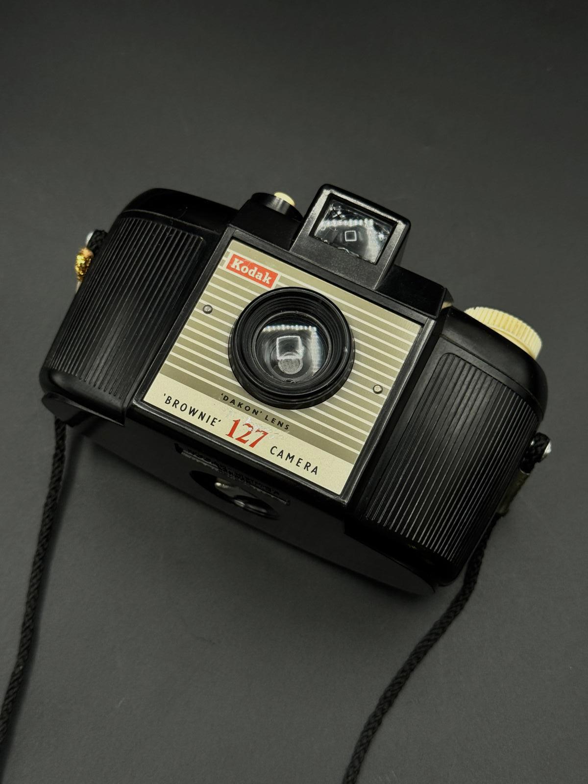 Vintage Kodak Brownie 127 Roll Film Camera - Working (C30)