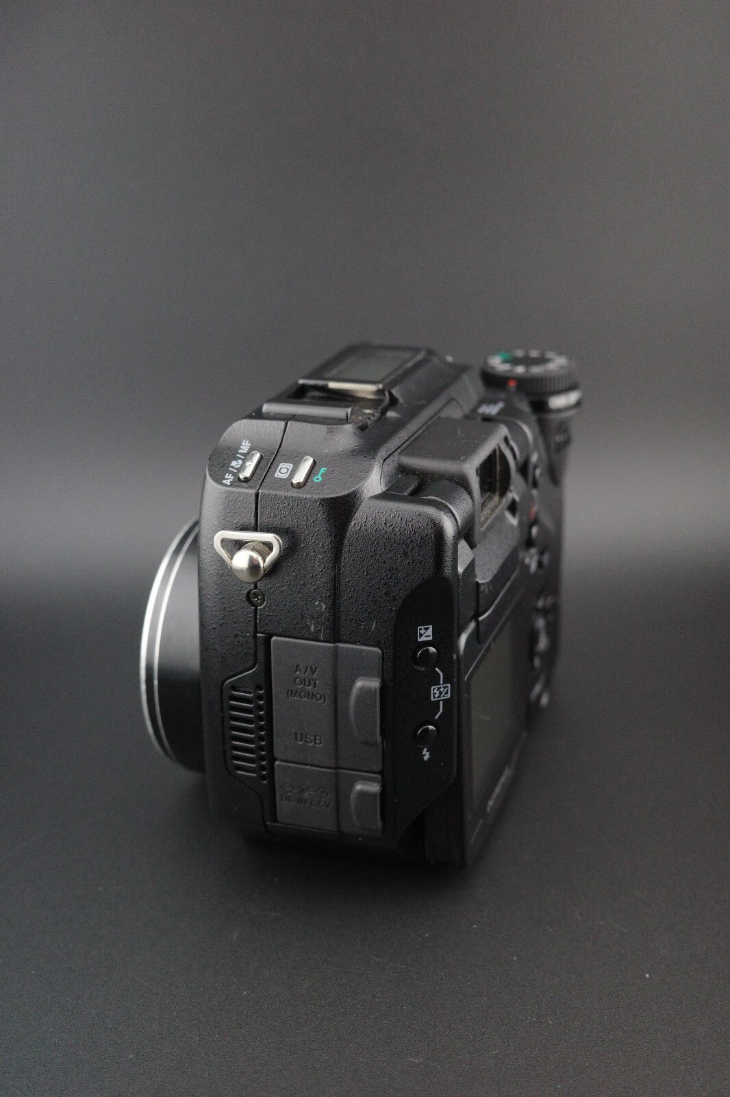 Olympus Digital Camera C-5060 Wide Zoom Flip Screen 5.1MP, Battery, Card & Bag
