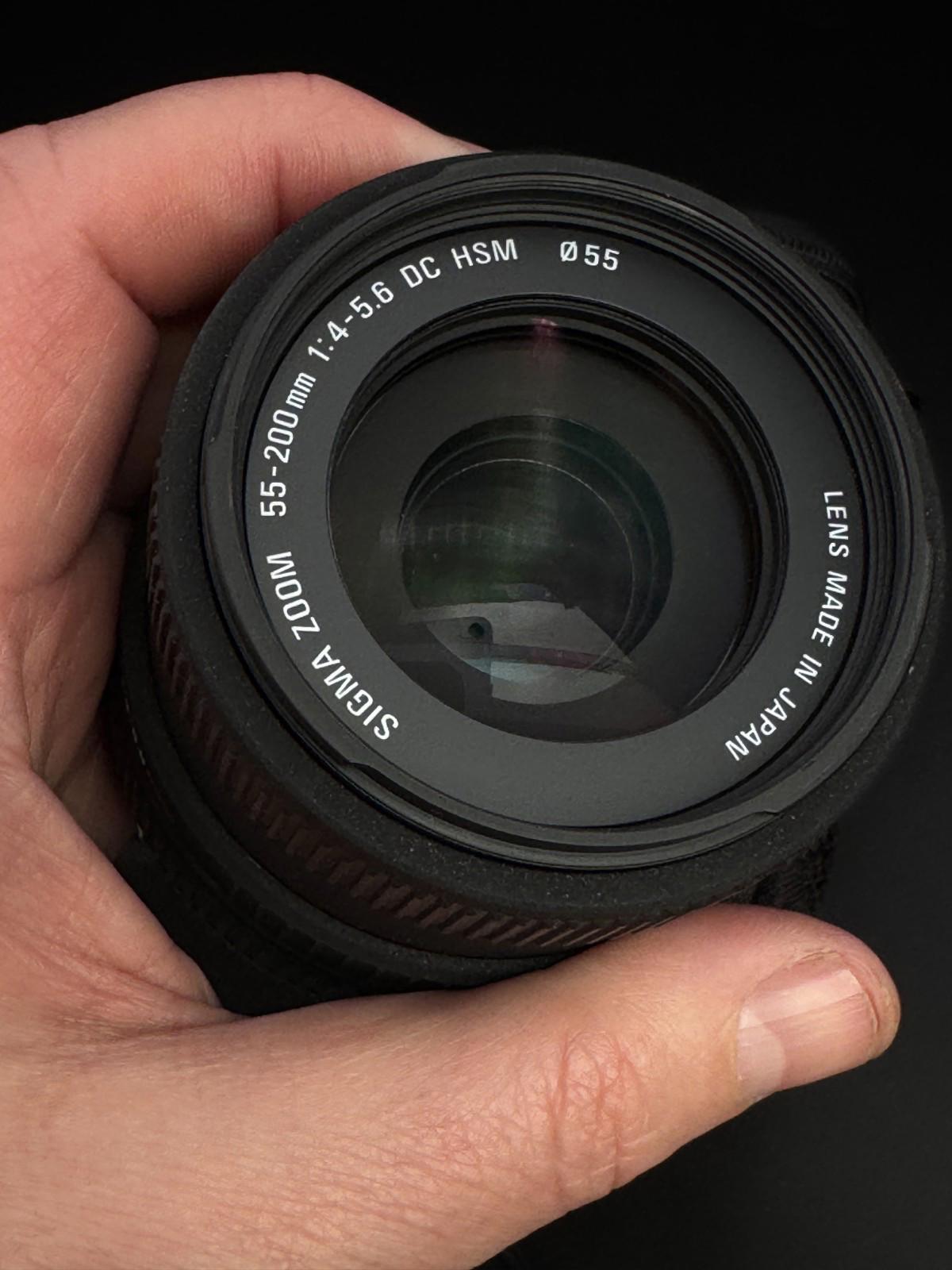 Sigma DC 55-200mm Telephoto Lens F/4.0-5.6 Nikon HSM - Near Mint Working (C307)