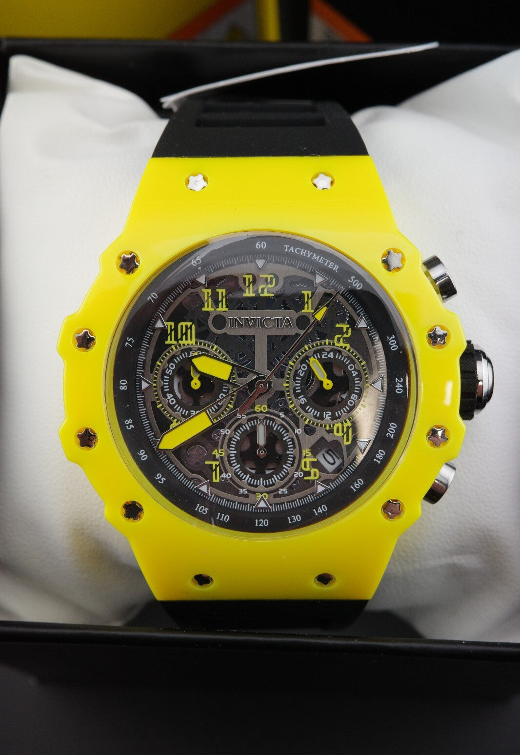 Invicta Racing Vaulthan 69667 Men’s Watch 44mm Yellow Black - Brand New & Boxed