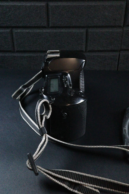 Canon EOS 500 Vintage 1990's SLR 35mm Film Camera Body - Film Tested & Working