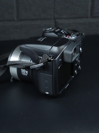 Fujifilm FinePix S5700 7.1MP Digital Bridge Camera 10x Zoom + 32MB Card Working