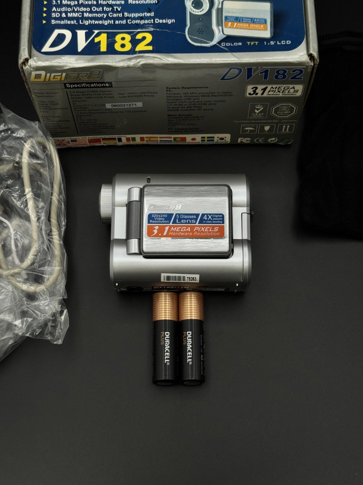 Boxded & Working Digigr8 DV182 Silver Compact Digital Video Camera + Batteries