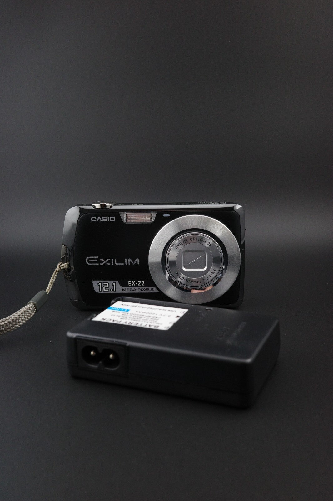 Casio Exilim EX-Z2 12.1MP Digital Camera Boxed + Charger & New Battery - Working