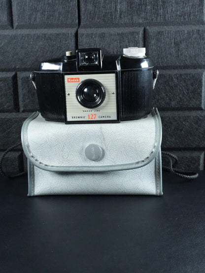 Kodak Brownie 127 Vintage 1950s 127 Film Camera + Case - Tested & Working (Z533)