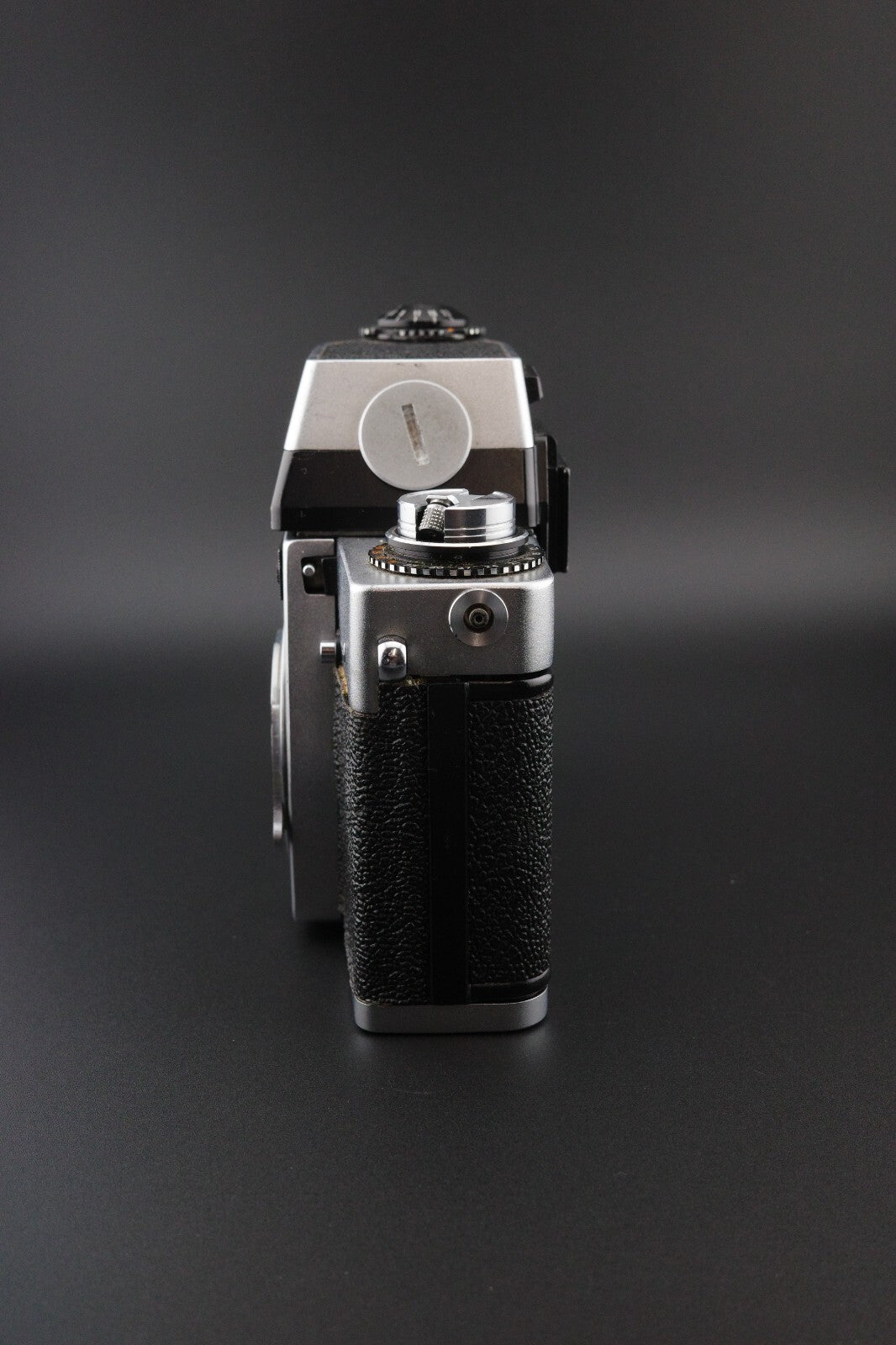 Exakta RTL 1000 35mm Vintage Camera, TTL Penta Prism - Body Only - Untested