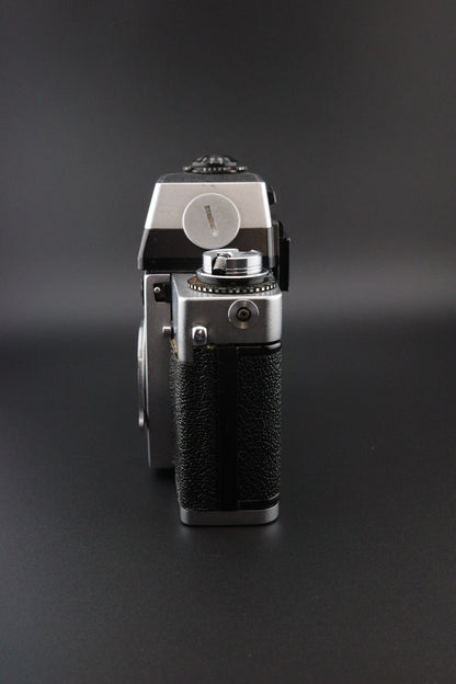 Exakta RTL 1000 35mm Vintage Camera, TTL Penta Prism - Body Only - Untested