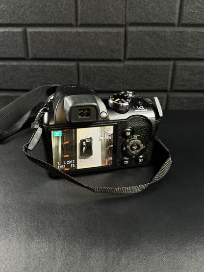 Fuji Finepix S4900 14MP 30x Zoom Digital Bridge Camera Starter Bundle -Working