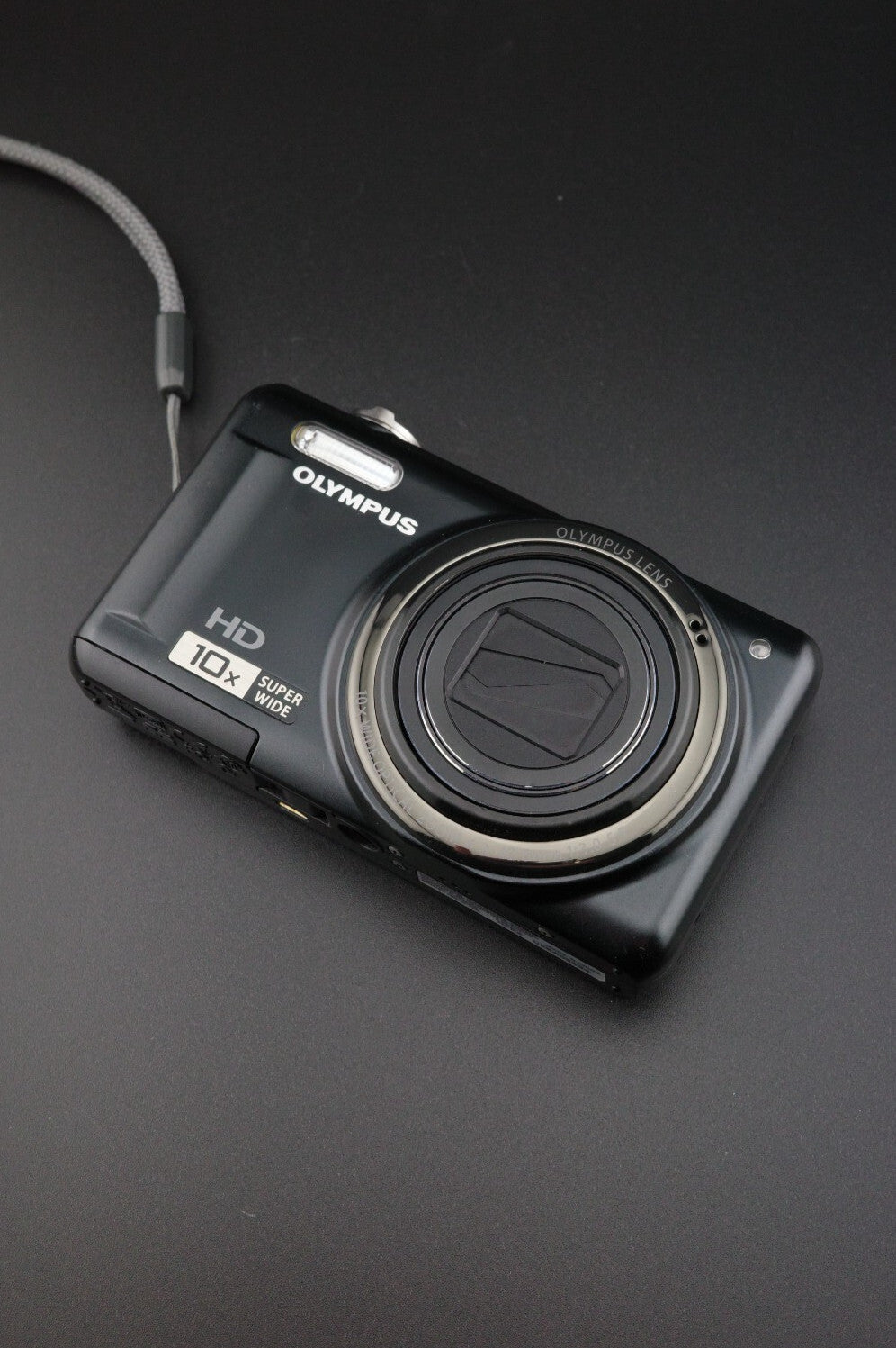 Olympus D-720 14MP 10x Zoom Digital Camera + New Battery & Charger - Working