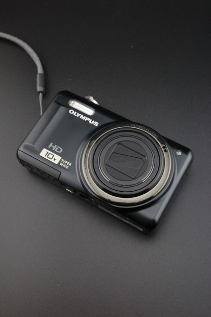 Olympus D-720 14MP 10x Zoom Digital Camera + New Battery & Charger - Working