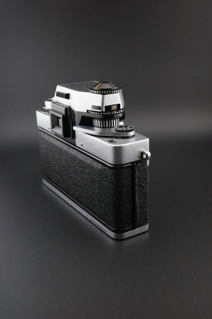Exakta RTL 1000 35mm Vintage Camera, TTL Penta Prism - Body Only - Untested