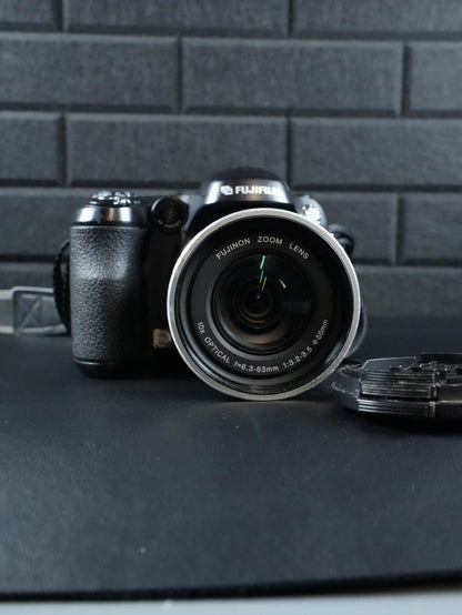Fujifilm FinePix S5600 Compact Digital Bridge Camera 5MP 10x Zoom - Working