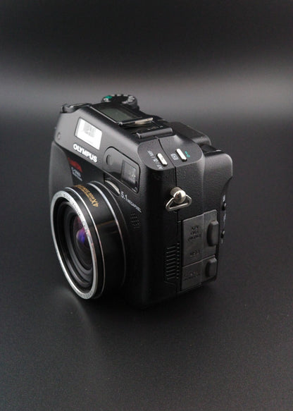 Olympus Camedia C-5060 Digital Camera 5.1MP + Card, Battery + Charger - Working