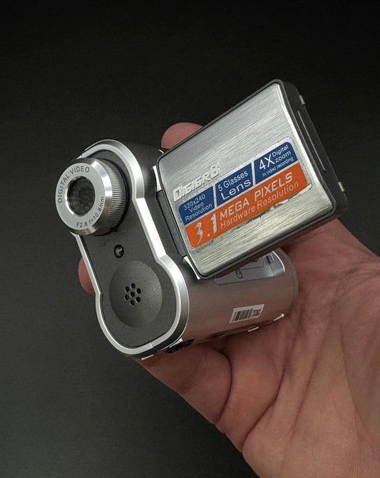 Boxded & Working Digigr8 DV182 Silver Compact Digital Video Camera + Batteries