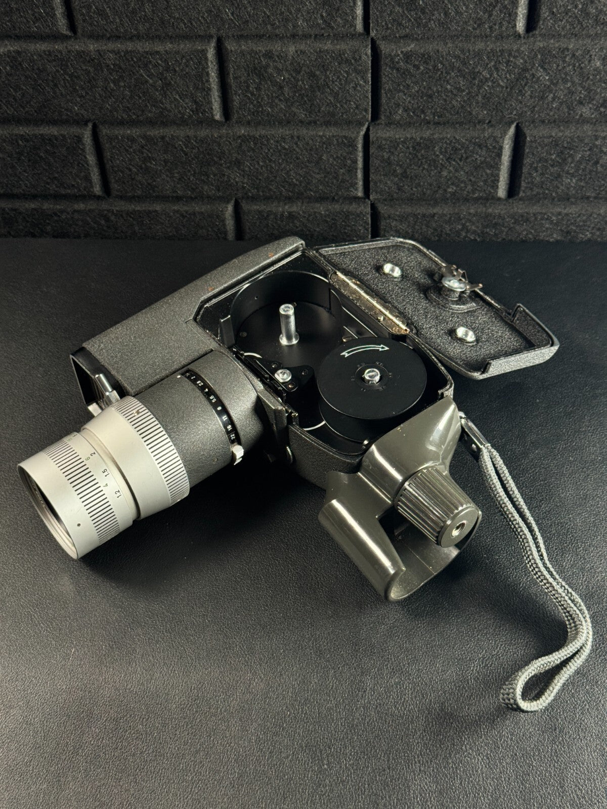 Canon Reflex Zoom 8-3 Vintage 1960's 8mm Cine Movie Camera - Tested & Working