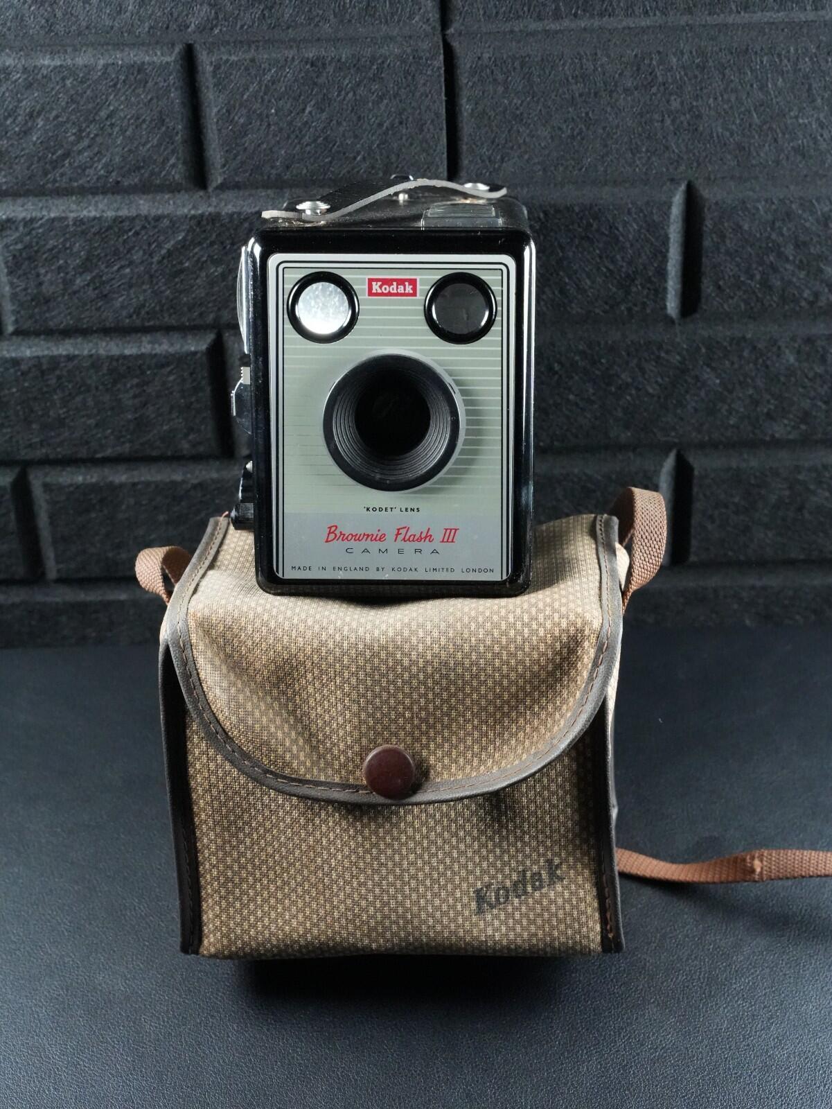 Kodak Brownie Flash III Vintage 1950's 127 Film Box Camera + Case - Working W541