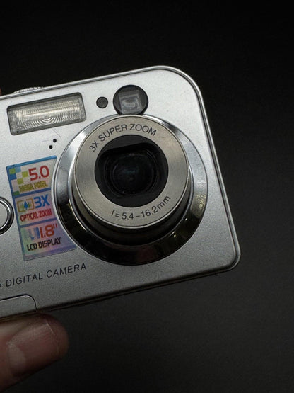 Vivitar ViviCam 5385 Digital Camera 5.0MP 3x Zoom + Batteries - Tested & Working