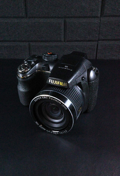 Fujifilm FinePix S4900 14MP Digital Bridge Camera 30x Zoom, Batteries - Working