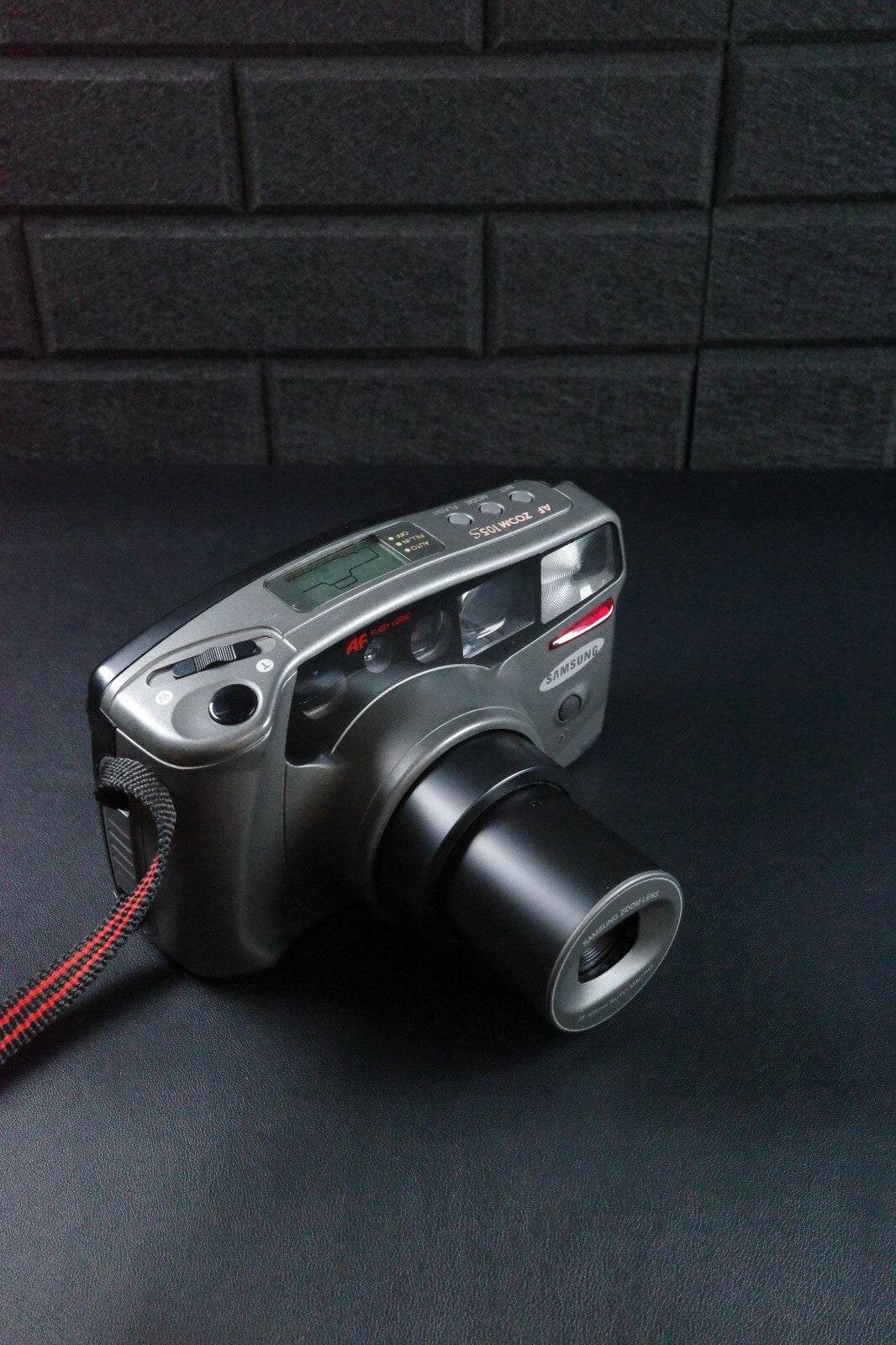 Samsung AF Zoom 105S Vintage 1990's 35mm Point & Shoot Film Camera - Working