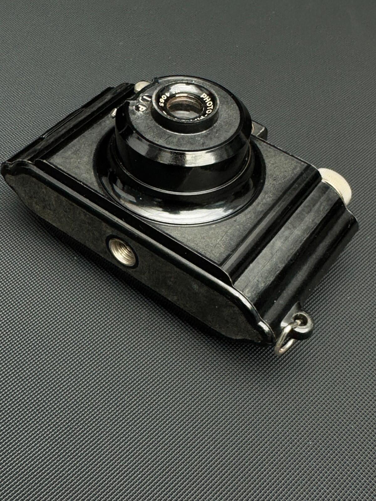 Photo Magic No. 4065 Vintage 1950's British Bakelite Camera - Working (G85)