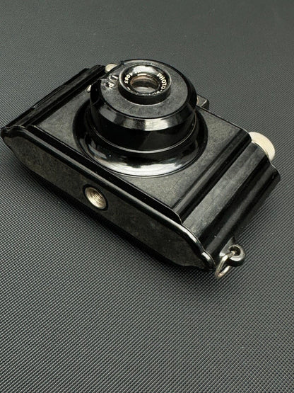 Photo Magic No. 4065 Vintage 1950's British Bakelite Camera - Working (G85)