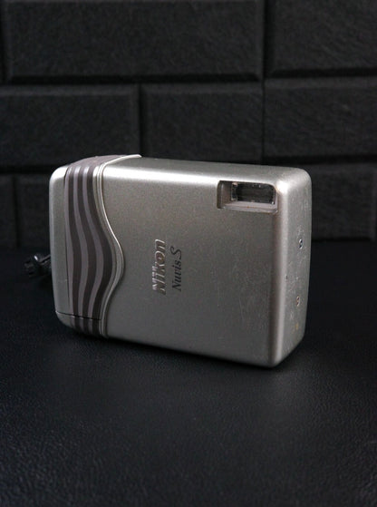 Nikon Nuvis S Vintage 1990's APS Film Point & Shoot Camera - Tested & Working