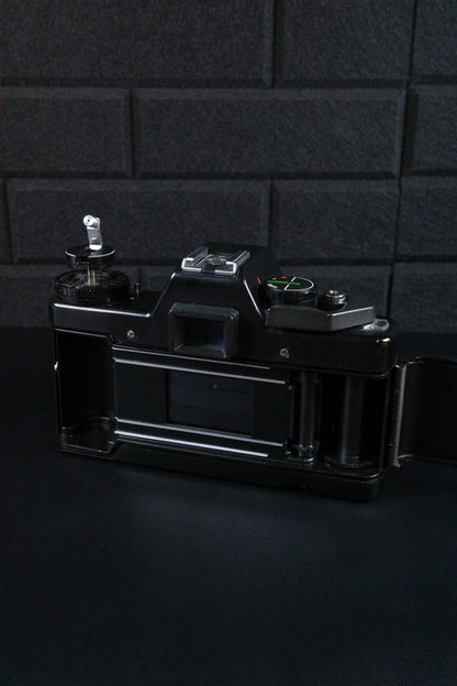 Praktica B200 Electronic 35mm Film Camera + Pentacon 50mm f2.4 Lens - Working