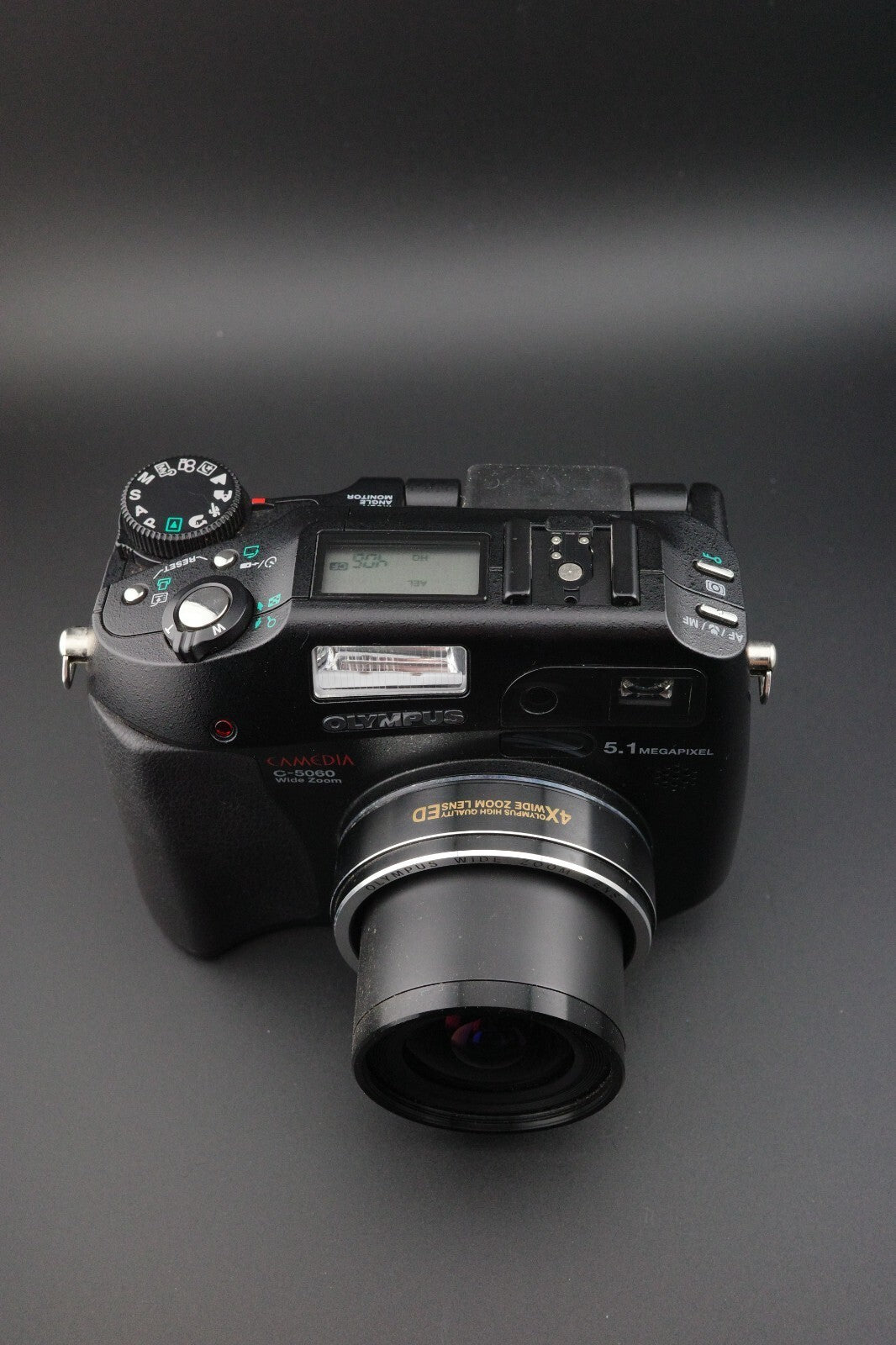 Olympus C-5060 Wide Zoom 5.1MP Camera + 512MB CF Card, New Battery and Bag