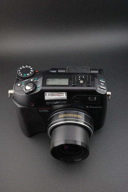 Olympus C-5060 Wide Zoom 5.1MP Camera + 512MB CF Card, New Battery and Bag