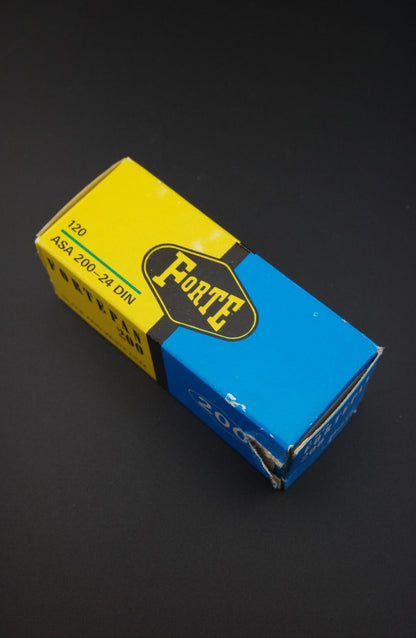 Boxed Vintage Hungarian Forte Fortepan 200 120 Black & White Film – Expired 1987