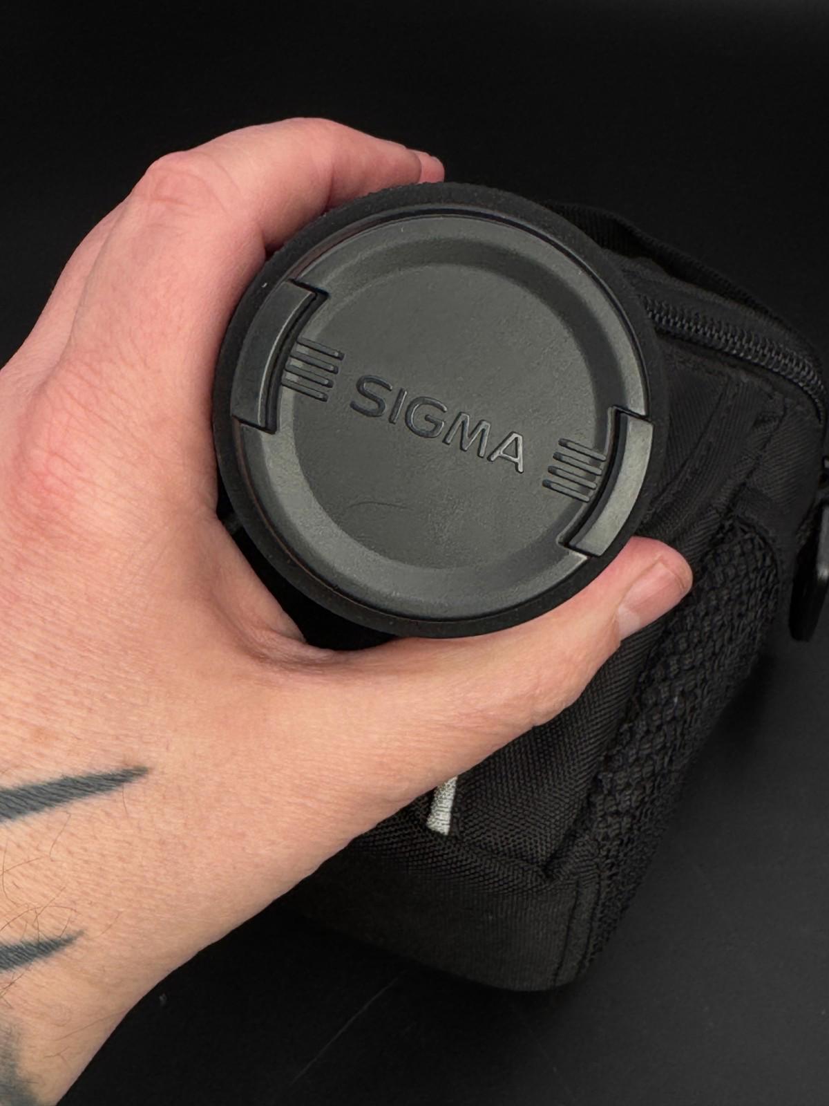 Sigma DC 55-200mm Telephoto Lens F/4.0-5.6 Nikon HSM - Near Mint Working (C307)
