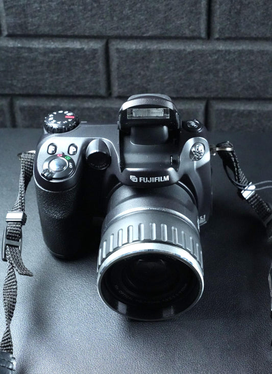 Fujifilm FinePix S5600 Digital Bridge Zoom Camera 5.1MP & Lowepro Case - Working