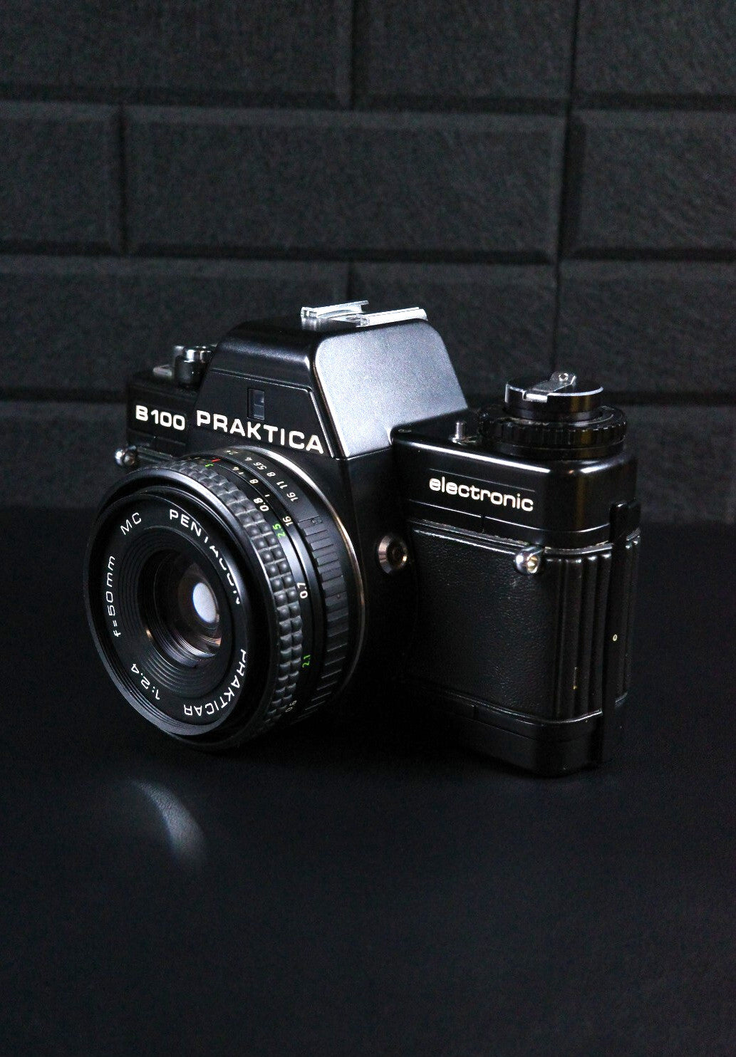 Praktica B200 Electronic 35mm Film Camera + Pentacon 50mm f2.4 Lens - Working
