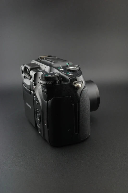 Olympus Camedia C5060 5.1MP Digital Camera + 2GB Lexar Pro CF Card & New Battery