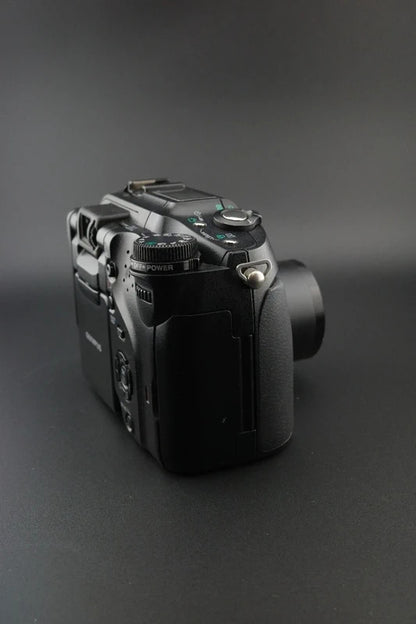 Olympus Camedia C5060 5.1MP Digital Camera + 2GB Lexar Pro CF Card & New Battery