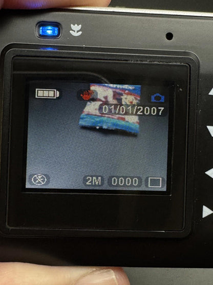 Fully Working Vivitar 3.1 Mega Pixels Compact Digital Camera + Case & Batteries