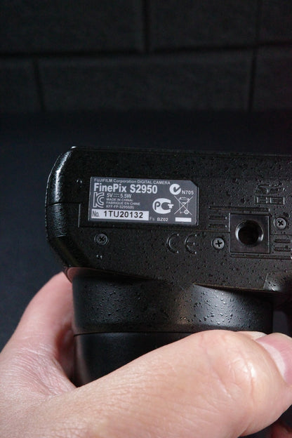 Fujifilm FinePix S2950 14.0MP Digital Camera + Batteries - Tested & Working