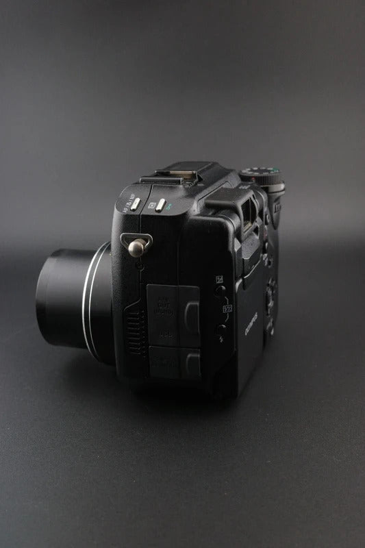 Olympus Camedia C5060 5.1MP Digital Camera + 2GB Lexar Pro CF Card & New Battery