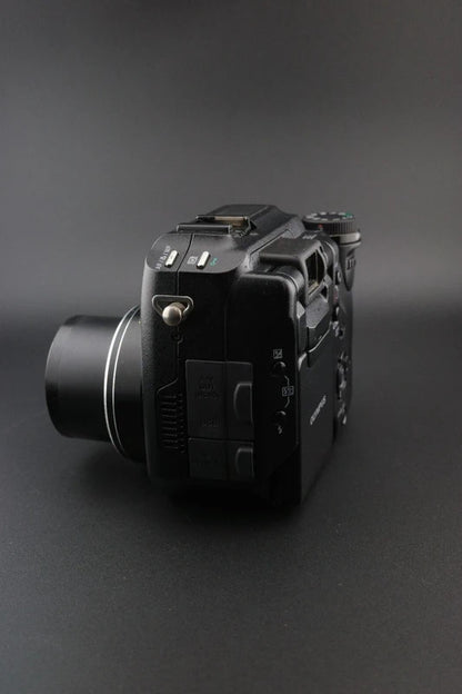 Olympus Camedia C5060 5.1MP Digital Camera + 2GB Lexar Pro CF Card & New Battery