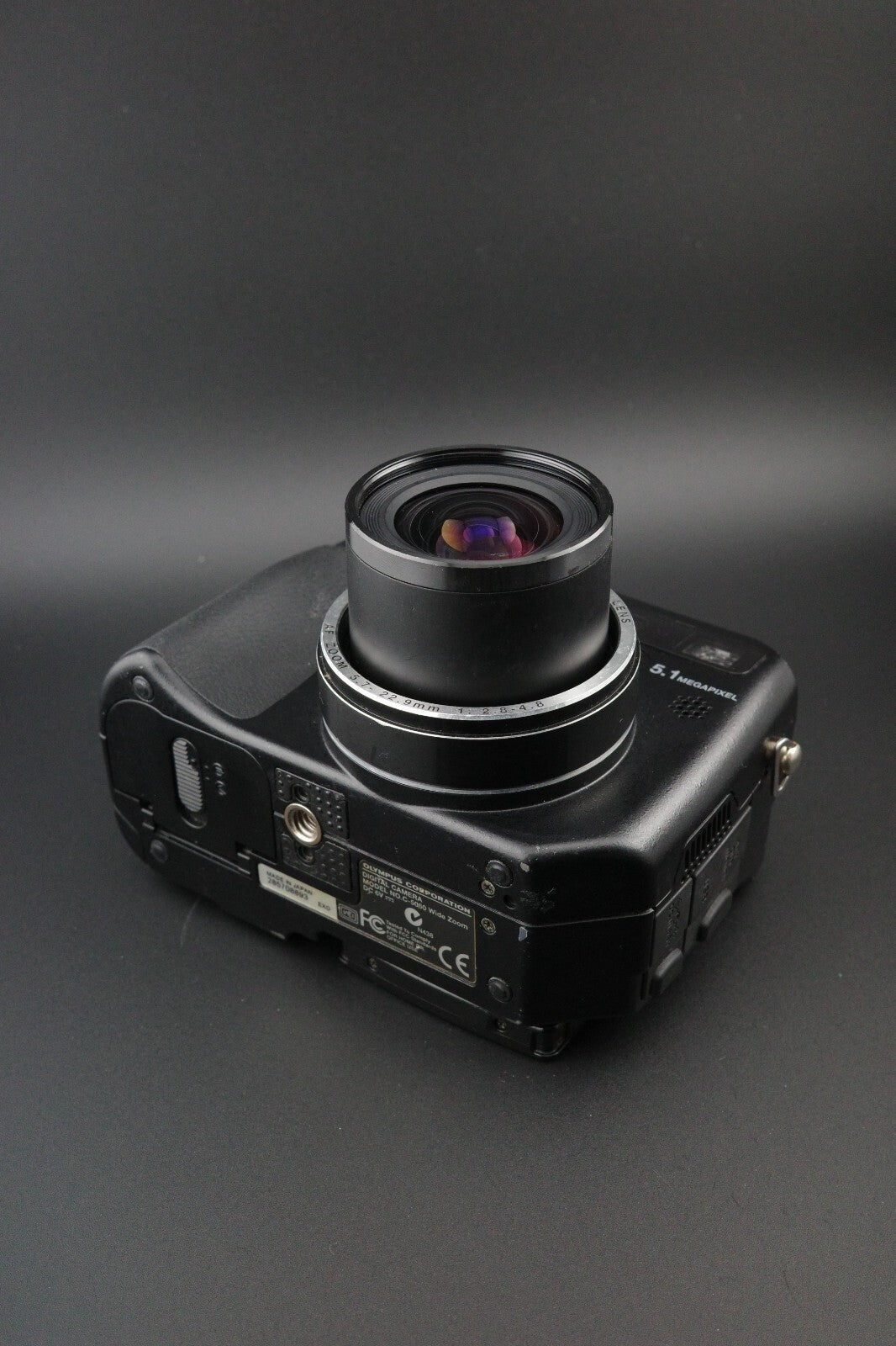 Olympus C-5060 Wide Zoom 5.1MP Digital Camera, 1GB Lexar CF Card & Bag - Working