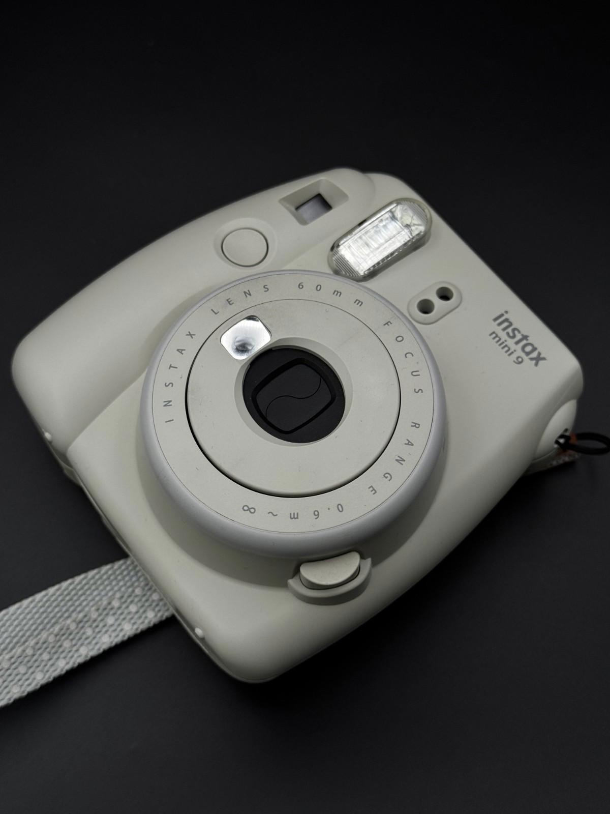 Working Fujifilm Instax Mini 9 Instant Camera - Smoky White + Film & Batteries