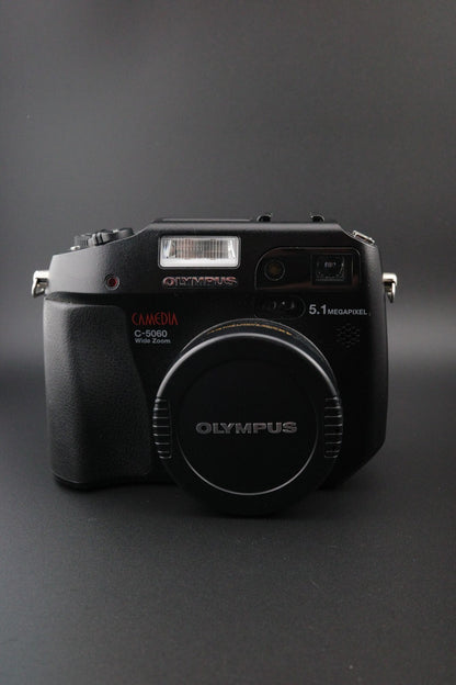 Olympus C-5060 Wide Zoom 5.1MP Camera + 512MB CF Card, New Battery and Bag