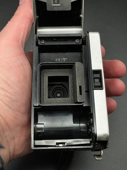 Vintage 1960's Kodak Instamatic 100 Compact 126 Film Camera - Not Working (C69)